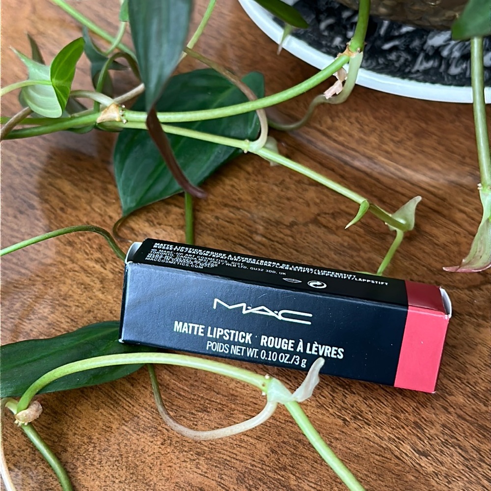 New MAC matte FOREVER CURIOUS 668 lipstick